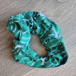 3/$25 - NWOT monstera leaf scrunchie